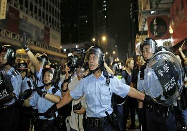 احتجاجات هونغ كونغ: صدامات بين الشرطة والمتظاهرين في حي مونغ كوك احتجاجات هونغ كونغ: صدامات بين الشرطة والمتظاهرين في حي مونغ كوك