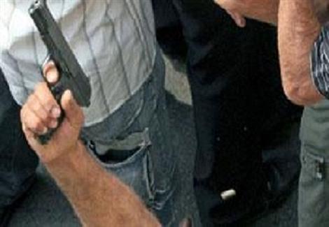 إصابة شخصين في مشاجرة بالرصاص بين عائلتين بالجيزة.. والدفع بتعزيزات أمنية إصابة شخصين في مشاجرة بالرصاص بين عائلتين بالجيزة.. والدفع بتعزيزات أمنية