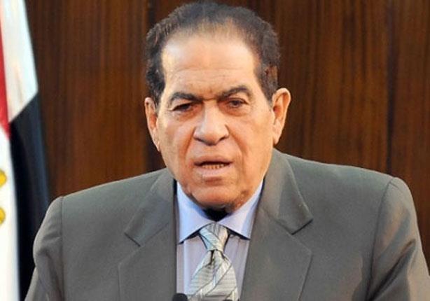 "الجنزوري" يُدلي بصوته في إحدى لجان "مصر الجديدة" "الجنزوري" يُدلي بصوته في إحدى لجان "مصر الجديدة"