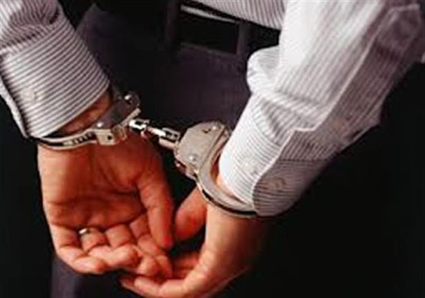 ضبط شخص بحوزته ل"لاب توب" يوجه الناخبين أمام اللجان بالأقصر ضبط شخص بحوزته ل"لاب توب" يوجه الناخبين أمام اللجان بالأقصر