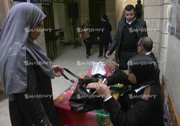 "المصري لحقوق الإنسان" يرصد توزيع رشاوى قبيل إغلاق باب الاقتراع "المصري لحقوق الإنسان" يرصد توزيع رشاوى قبيل إغلاق باب الاقتراع
