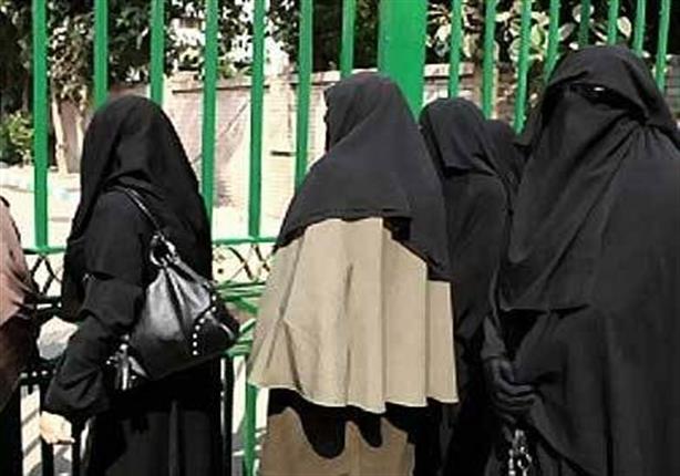 منع المنتقبات داخل المستشفيات الجامعية.. ما بين قرار حق المريض وحق المنتقبة (تقرير) منع المنتقبات داخل المستشفيات الجامعية.. ما بين قرار حق المريض وحق المنتقبة (تقرير)