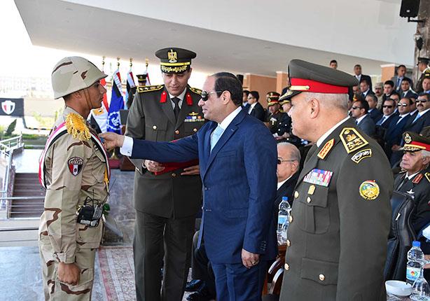 خريجو معهد ضباط الصف يؤدون يمين الولاء أمام الرئيس السيسي خريجو معهد ضباط الصف يؤدون يمين الولاء أمام الرئيس السيسي