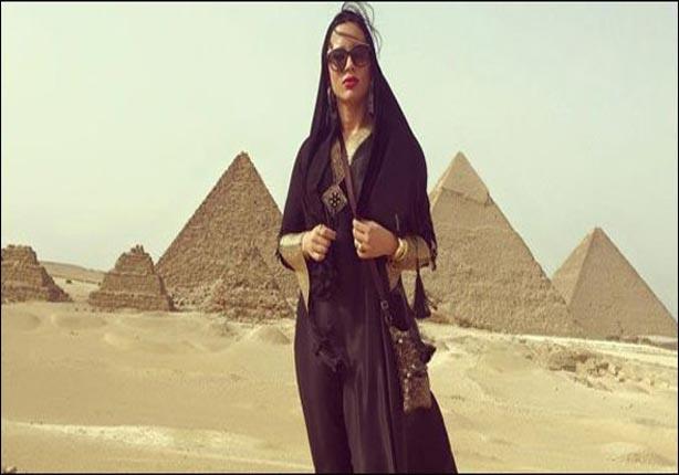 بيان رسمي من وزارة الآثار يكشف حقيقة تصوير فيلم إباحي بالأهرامات بيان رسمي من وزارة الآثار يكشف حقيقة تصوير فيلم إباحي بالأهرامات