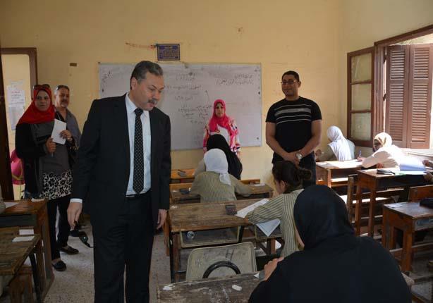 طلاب الثانوية العامة يؤدون امتحان اللغة الأجنبية الثانية والفلسفة والمنطق طلاب الثانوية العامة يؤدون امتحان اللغة الأجنبية الثانية والفلسفة والمنطق