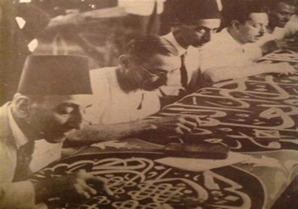 صورة نادرة جدا.. صناعة كسوة الكعبة فى مصر صورة نادرة جدا.. صناعة كسوة الكعبة فى مصر