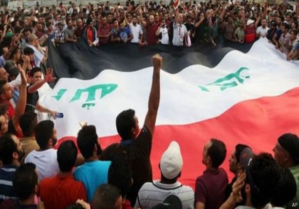 مئات العراقيين يحتجون على انقطاع الكهرباء مئات العراقيين يحتجون على انقطاع الكهرباء