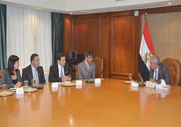 وزير الصناعة يعرض على شركة هندية للمنسوجات إقامة مصنع لها بمصر وزير الصناعة يعرض على شركة هندية للمنسوجات إقامة مصنع لها بمصر
