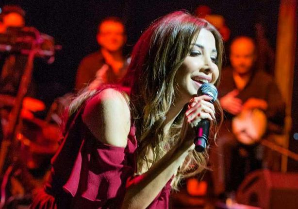 فيديو نانسي عجرم تبدأ حفل عيد الحب بـ أنت مصري مصراوى