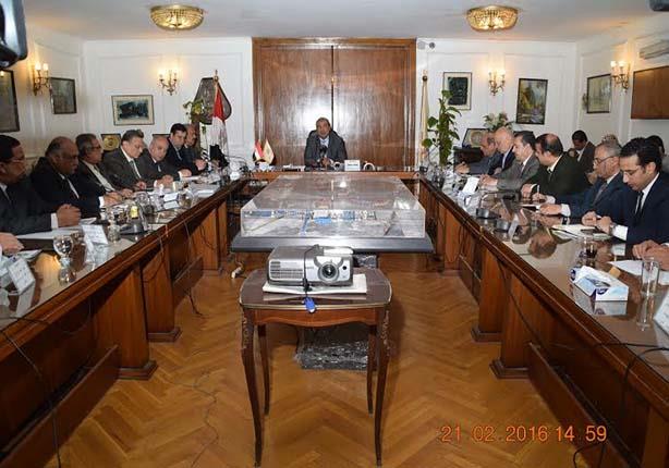 وزير التموين ينفي إلغاء السلع التموينية أو فارق نقاط الخبز أو تخفيضهما وزير التموين ينفي إلغاء السلع التموينية أو فارق نقاط الخبز أو تخفيضهما