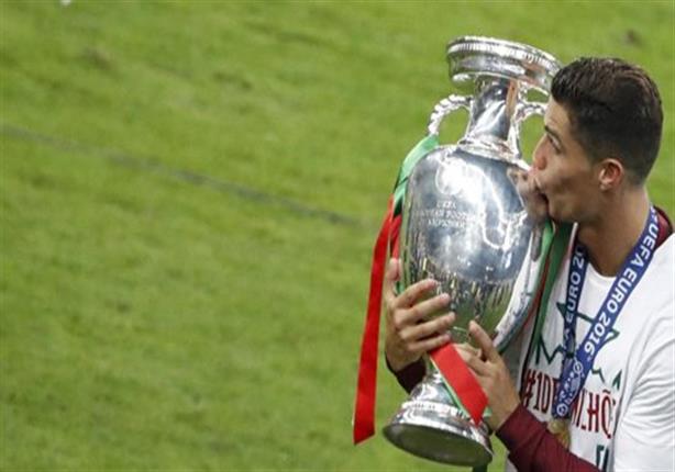أركان أسطورة رونالدو تكتمل بأول لقب له بقميص المنتخب البرتغالي أركان أسطورة رونالدو تكتمل بأول لقب له بقميص المنتخب البرتغالي