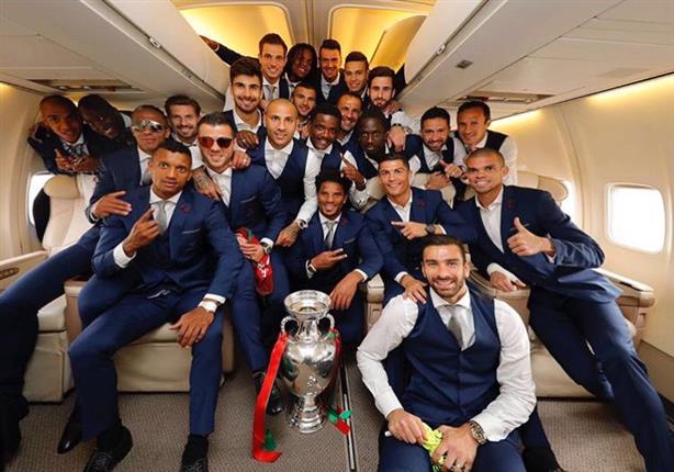 300 ألف يورو لكل لاعب بمنتخب البرتغال مكافأة التتويج باللقب الأوروبي 300 ألف يورو لكل لاعب بمنتخب البرتغال مكافأة التتويج باللقب الأوروبي