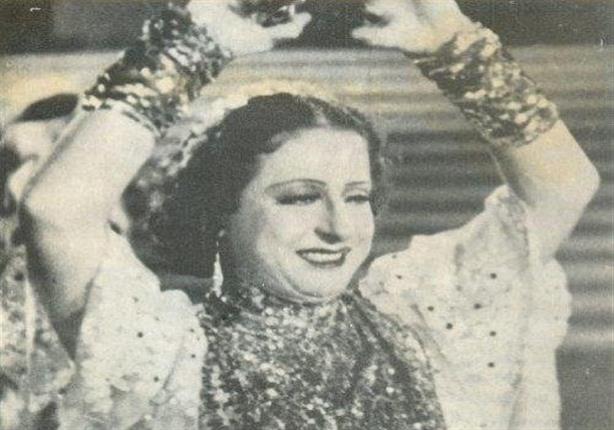 صورة نادرة تجمع بديعة مصابني بمحمد فوزي وتحية كاريوكا صورة نادرة تجمع بديعة مصابني بمحمد فوزي وتحية كاريوكا