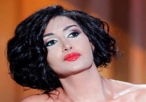 صبغة شعر "صادمة" من غادة عبد الرازق لجمهورها! صبغة شعر "صادمة" من غادة عبد الرازق لجمهورها!