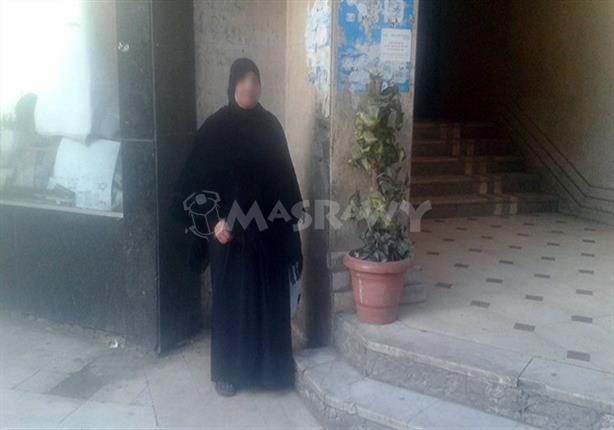 بعد 6 سنين ثورة.. "حياة" تشتري "وركي فرخة" لغداء أسرتها: "بطلنا نروح لدكاترة" بعد 6 سنين ثورة.. "حياة" تشتري "وركي فرخة" لغداء أسرتها: "بطلنا نروح لدكاترة"