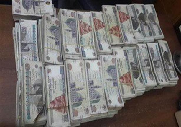 72 ساعة "بحث" توقع 3 متهمين بسرقة نصف مليون من خزينة مدرسة بالهرم 72 ساعة "بحث" توقع 3 متهمين بسرقة نصف مليون من خزينة مدرسة بالهرم