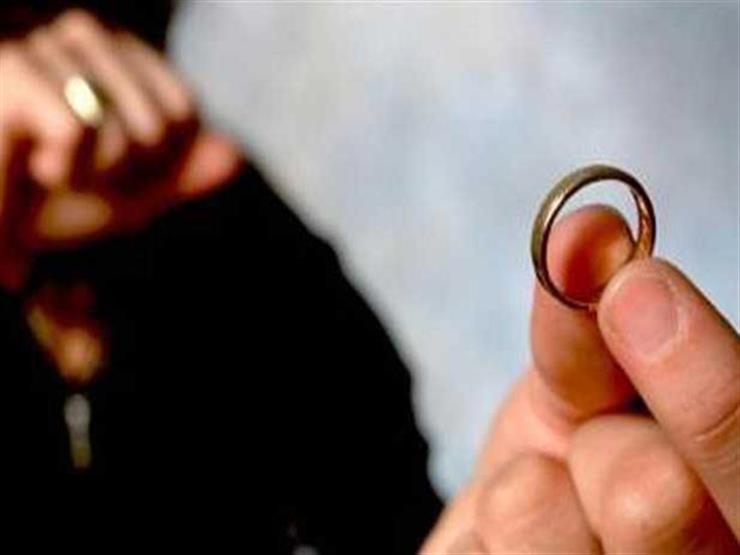 نورا تطلب الخلع: "جوزي عايز يشربني بانجو عشان أفرفشه" نورا تطلب الخلع: "جوزي عايز يشربني بانجو عشان أفرفشه"