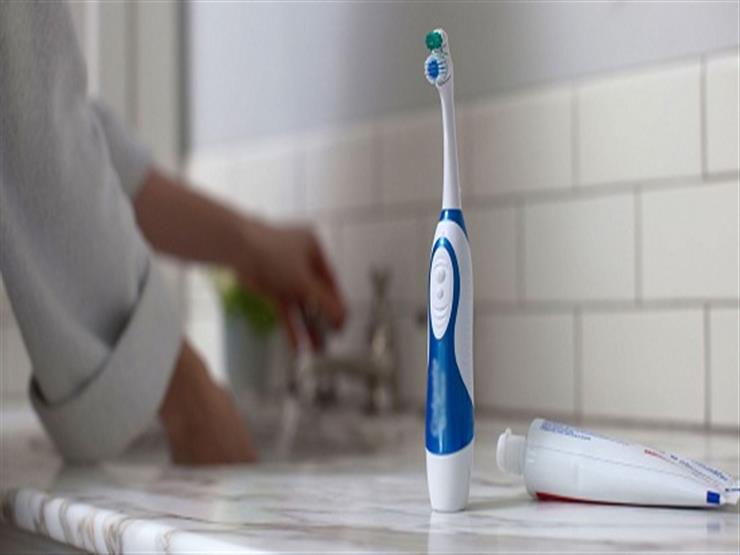 الطريقة الصحيحة لاستعمال فرشاة الأسنان الكهربائية الطريقة الصحيحة لاستعمال فرشاة الأسنان الكهربائية