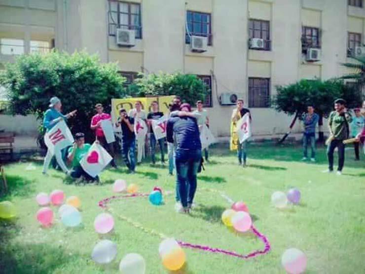 تحقيقات جامعة طنطا في واقعة "حضن الخطوبة": إحالة الطلاب إلى مجلس التأديب تحقيقات جامعة طنطا في واقعة "حضن الخطوبة": إحالة الطلاب إلى مجلس التأديب
