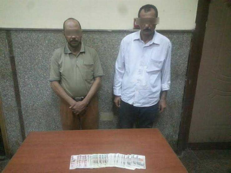 ضبط 2210 دولار بحوزة خليجي ومصري يتاجران بالنقد الأجنبي ضبط 2210 دولار بحوزة خليجي ومصري يتاجران بالنقد الأجنبي