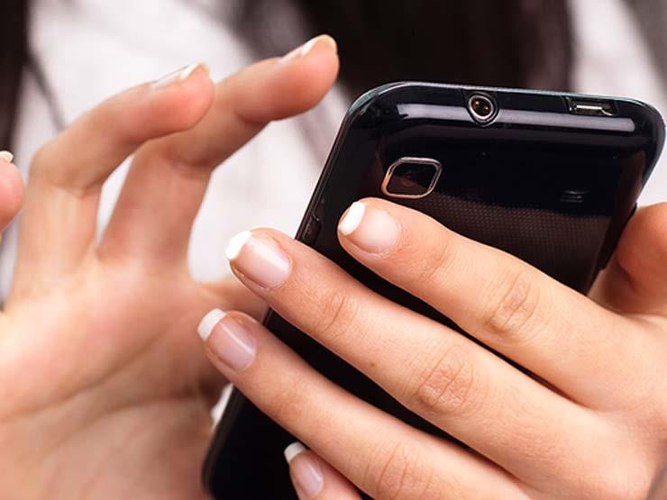 متصلة: أختي أخطأت مع شاب بسبب منشوراتها الشخصية على الفيسبوك.. نادية عمارة ترد متصلة: أختي أخطأت مع شاب بسبب منشوراتها الشخصية على الفيسبوك.. نادية عمارة ترد