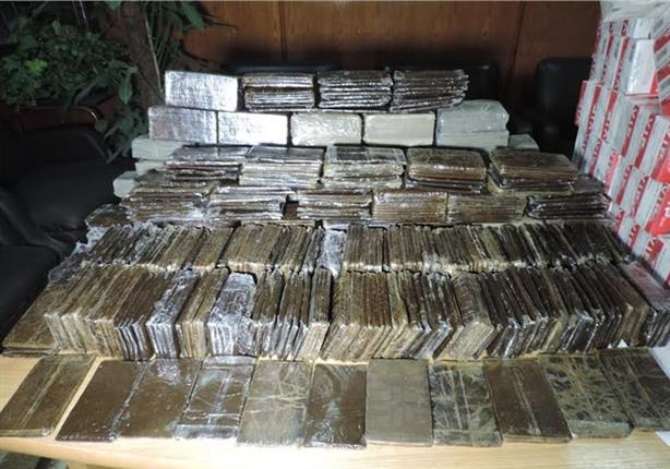 ضبط 34 قضية مخدرات و43 متهما بمحيط الأكشاك والمقاهي بالمحافظات ضبط 34 قضية مخدرات و43 متهما بمحيط الأكشاك والمقاهي بالمحافظات