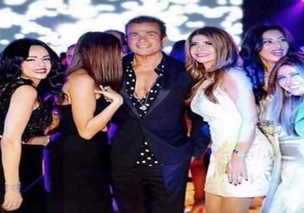 3 لقطات مثيرة للجدل في الظهور الأخير لـ"لهضبة".. بينها "القميص" 3 لقطات مثيرة للجدل في الظهور الأخير لـ"لهضبة".. بينها "القميص"