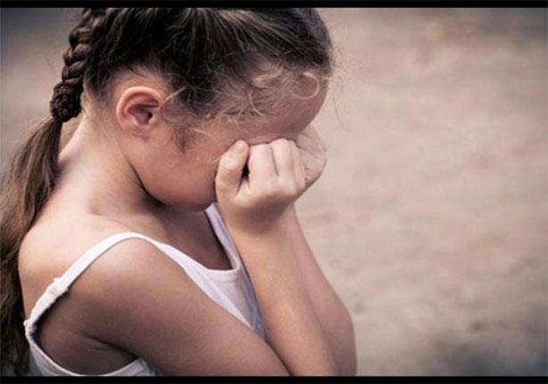 استدرج طفلة أعلى عقار وهتك عرضها.. السجن 7 سنوات لـ"عامل" استدرج طفلة أعلى عقار وهتك عرضها.. السجن 7 سنوات لـ"عامل"
