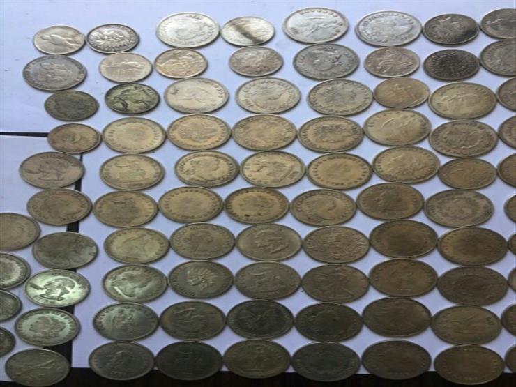 "الآثار": ضبط 204 عملات أثرية أثناء محاولة تهريبها بجمارك سفاجا "الآثار": ضبط 204 عملات أثرية أثناء محاولة تهريبها بجمارك سفاجا