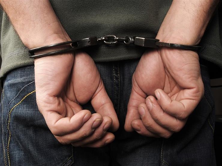 ضبط شاب استولى على 700 ألف جنيه من 4 مواطنين بحجة توظيفها في سوهاج ضبط شاب استولى على 700 ألف جنيه من 4 مواطنين بحجة توظيفها في سوهاج