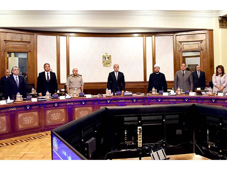 الحكومة تستهل اجتماعها بالوقوف دقيقية حداد على ضحايا حادث قطاري الاسكندرية الحكومة تستهل اجتماعها بالوقوف دقيقية حداد على ضحايا حادث قطاري الاسكندرية