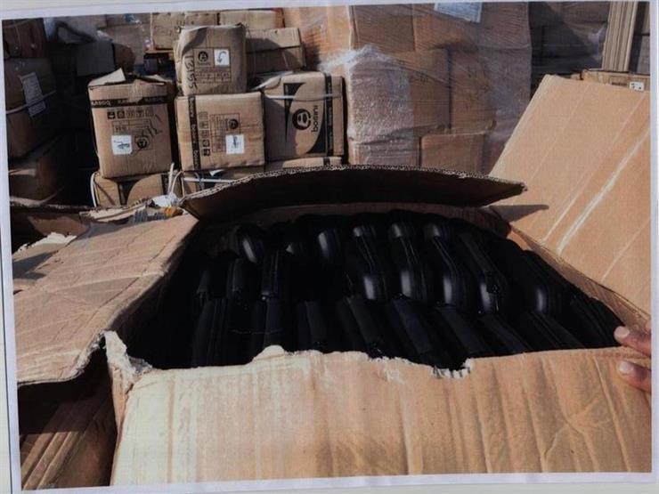 جمارك مطار القاهرة تحبط محاولة تهريب سجائر إلكترونية بـ 300 ألف جنيه جمارك مطار القاهرة تحبط محاولة تهريب سجائر إلكترونية بـ 300 ألف جنيه