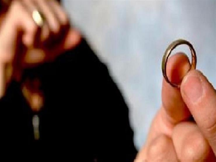 زوجة تطلب الخلع: "مش عاوزني أنام وهو بياكل" زوجة تطلب الخلع: "مش عاوزني أنام وهو بياكل"