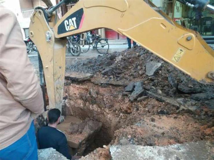 انفجار أحد خطوط المياه وانقطاع الخدمة بـ"دمياط الجديدة" انفجار أحد خطوط المياه وانقطاع الخدمة بـ"دمياط الجديدة"