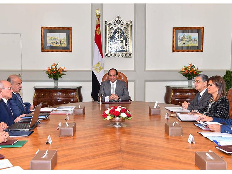 السيسي يعقد اجتماعاً مع رئيس الوزراء وعدد من الوزراء للتحضير لزيارته للصين السيسي يعقد اجتماعاً مع رئيس الوزراء وعدد من الوزراء للتحضير لزيارته للصين