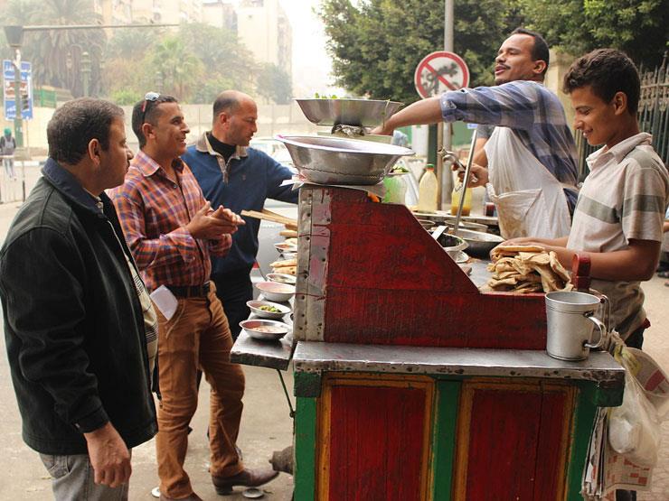 تتناول الفول في أطباق عربة الشارع؟.. احذر هذه المخاطر تتناول الفول في أطباق عربة الشارع؟.. احذر هذه المخاطر