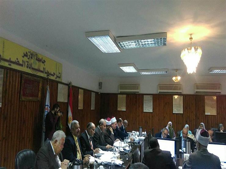 رئيس جامعة الأزهر يطالب العمداء باتباع سياسة "الباب المفتوح" مع الطلاب رئيس جامعة الأزهر يطالب العمداء باتباع سياسة "الباب المفتوح" مع الطلاب