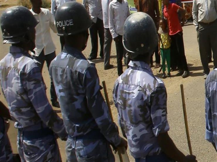 الشرطة السودانية تعلن مقتل أحد أفرادها على يد متظاهرين الشرطة السودانية تعلن مقتل أحد أفرادها على يد متظاهرين