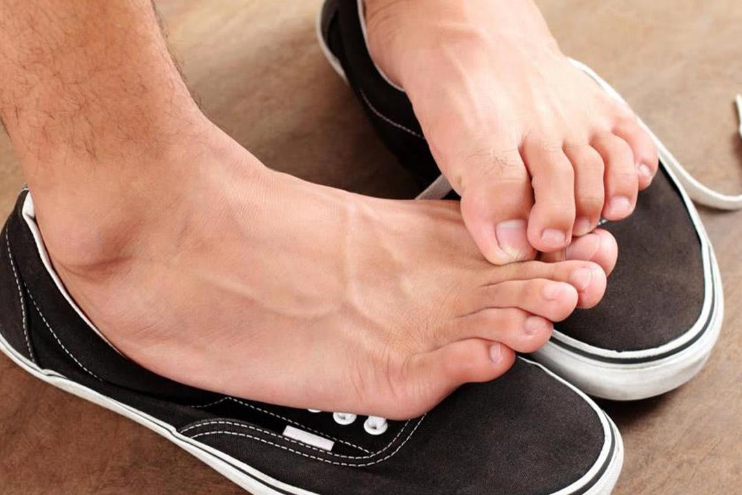 أسباب «رائحة القدم الكريهة».. إليك الحل أسباب «رائحة القدم الكريهة».. إليك الحل