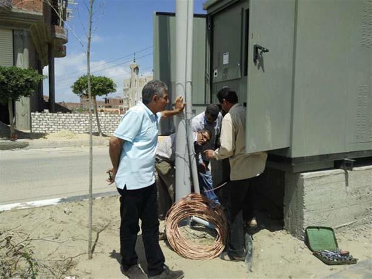 الكهرباء تنقل "محول كهربائي" يضر بالمواشي والأراضي الزراعية مصراوى الكهرباء تنقل "محول كهربائي" يضر بالمواشي والأراضي الزراعية مصراوى