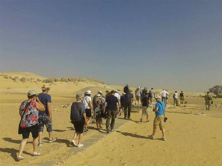 وفد ألماني يزور المعالم السياحية والأثرية في المنيا: "وجدنا الهدوء والأمان" وفد ألماني يزور المعالم السياحية والأثرية في المنيا: "وجدنا الهدوء والأمان"