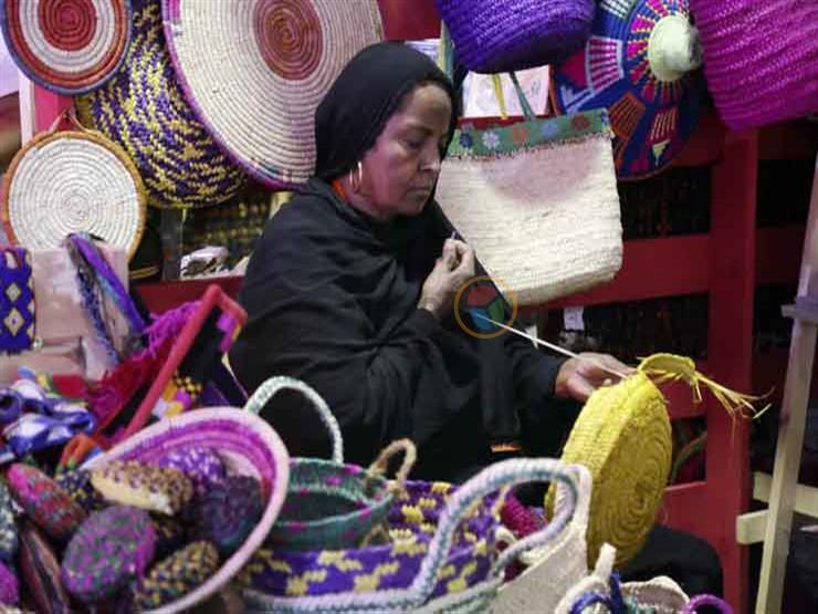 "طول ما أنا عندي صحة".. حمدي يدرب سيدات النوبة على الحرف اليدوية "طول ما أنا عندي صحة".. حمدي يدرب سيدات النوبة على الحرف اليدوية