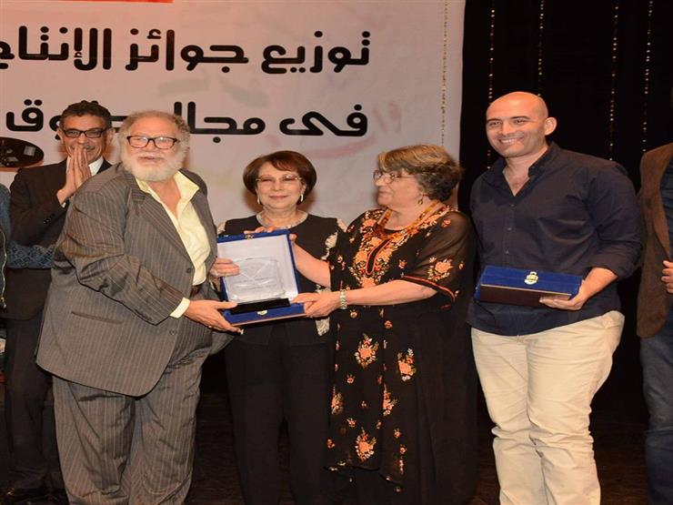 محمد رجاء سعيد بتكريمه عن "بالحجم العائلي" ويواصل استعداده لـ"البيت الأبيض" محمد رجاء سعيد بتكريمه عن "بالحجم العائلي" ويواصل استعداده لـ"البيت الأبيض"