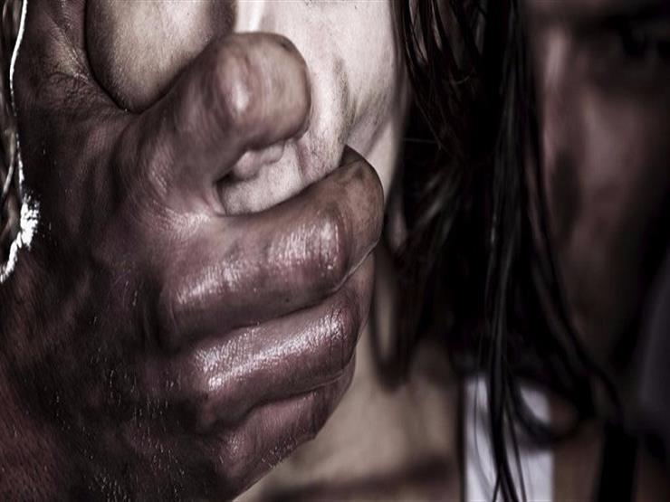 "اقلعي هدومك يا هقتلك".. قصة سيدة هربت من زوجها لتقع ضحية اغتصاب في شقة مسنين "اقلعي هدومك يا هقتلك".. قصة سيدة هربت من زوجها لتقع ضحية اغتصاب في شقة مسنين