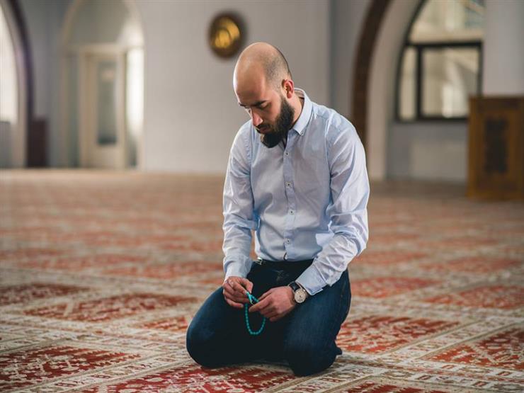 ما حكم صلاة النافلة جالسًا لمن يقدر على القيام؟.. "البحوث الإسلامية" يجيب ما حكم صلاة النافلة جالسًا لمن يقدر على القيام؟.. "البحوث الإسلامية" يجيب