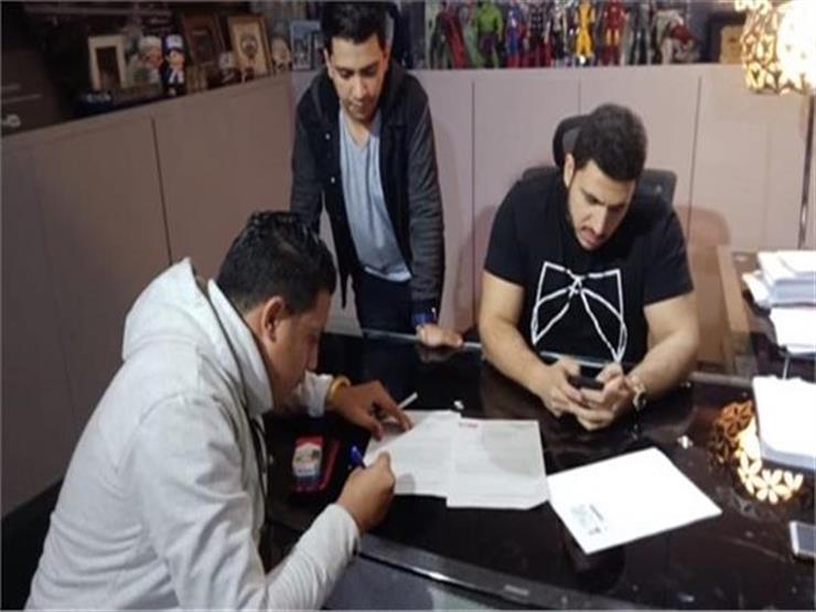 رغم مطاردته من "نقابة الموسيقيين".."السبكي" يتعاقد مع حمو بيكا على فيلم سينمائي رغم مطاردته من "نقابة الموسيقيين".."السبكي" يتعاقد مع حمو بيكا على فيلم سينمائي