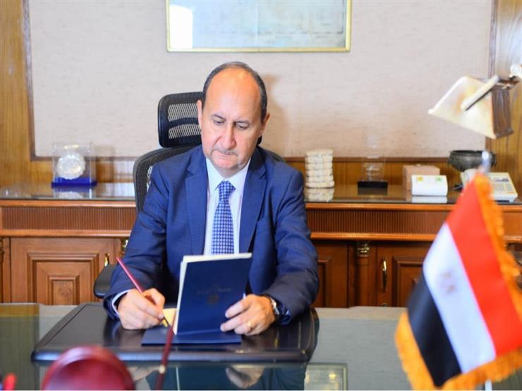 وزير التجارة: ملتزمون بتنفذ اتفاقية إعفاء السيارات الأورويية من الجمارك وزير التجارة: ملتزمون بتنفذ اتفاقية إعفاء السيارات الأورويية من الجمارك