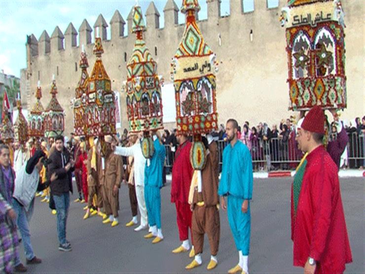 موكب الشموع واللعب بالثعابين .. من أغرب عادات الاحتفال بالمولد النبوي الشريف موكب الشموع واللعب بالثعابين .. من أغرب عادات الاحتفال بالمولد النبوي الشريف