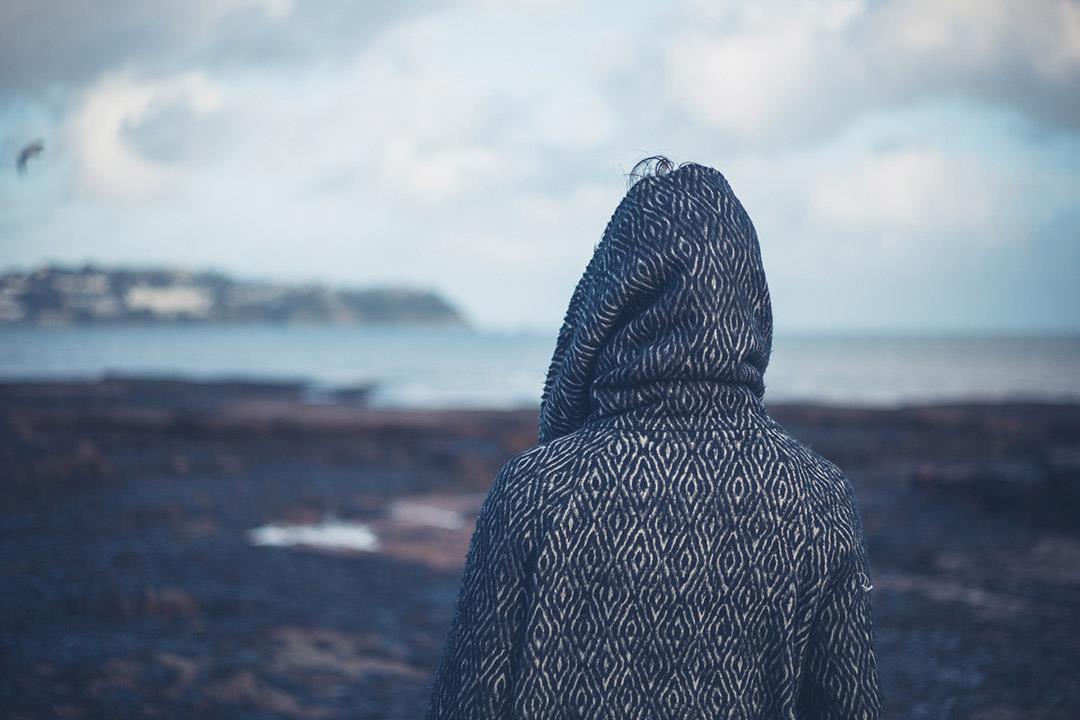 هل تساهم المشاهد التلفزيونية والأخبار اليومية في انتشار الانتحار؟ هل تساهم المشاهد التلفزيونية والأخبار اليومية في انتشار الانتحار؟