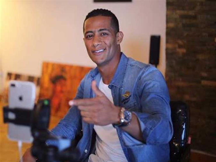 بالفيديو.. طلاب الجامعة البريطانية حول محمد رمضان لحظة تكريمه بالفيديو.. طلاب الجامعة البريطانية حول محمد رمضان لحظة تكريمه